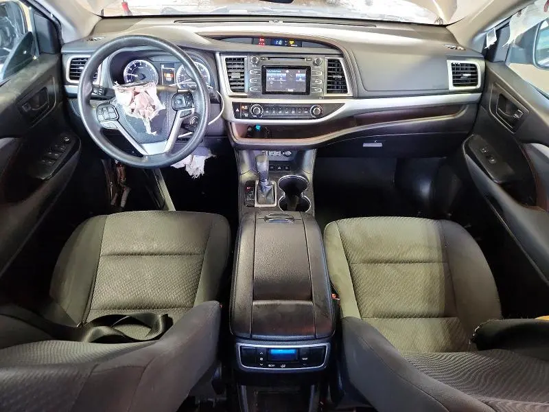 2019 TOYOTA HIGHLANDER LE  
