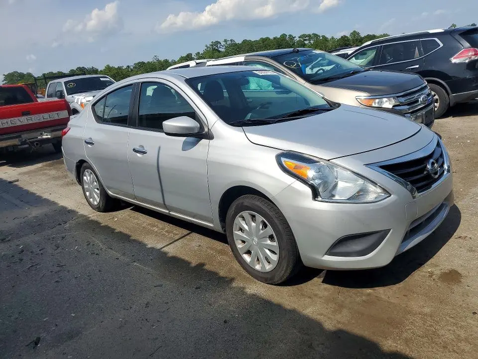 2019 NISSAN VERSA SV  