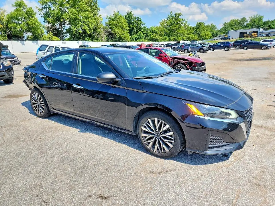 2024 NISSAN ALTIMA SV  