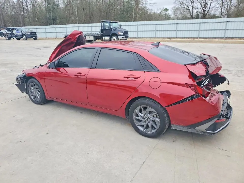 2024 HYUNDAI ELANTRA SEL  