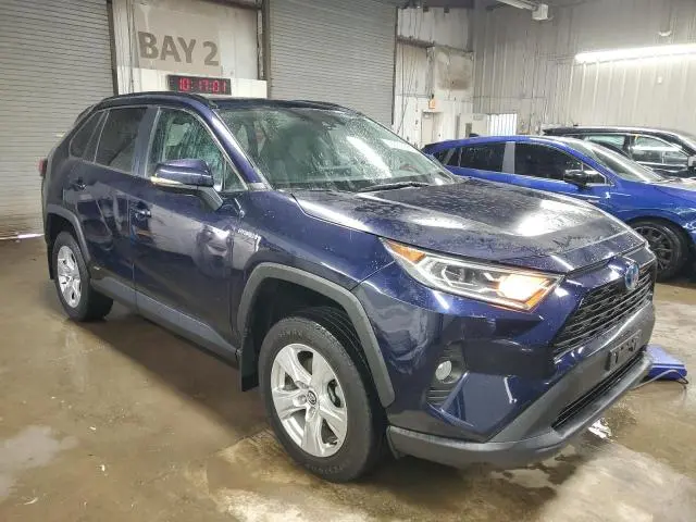 2021 TOYOTA RAV4 XLE  