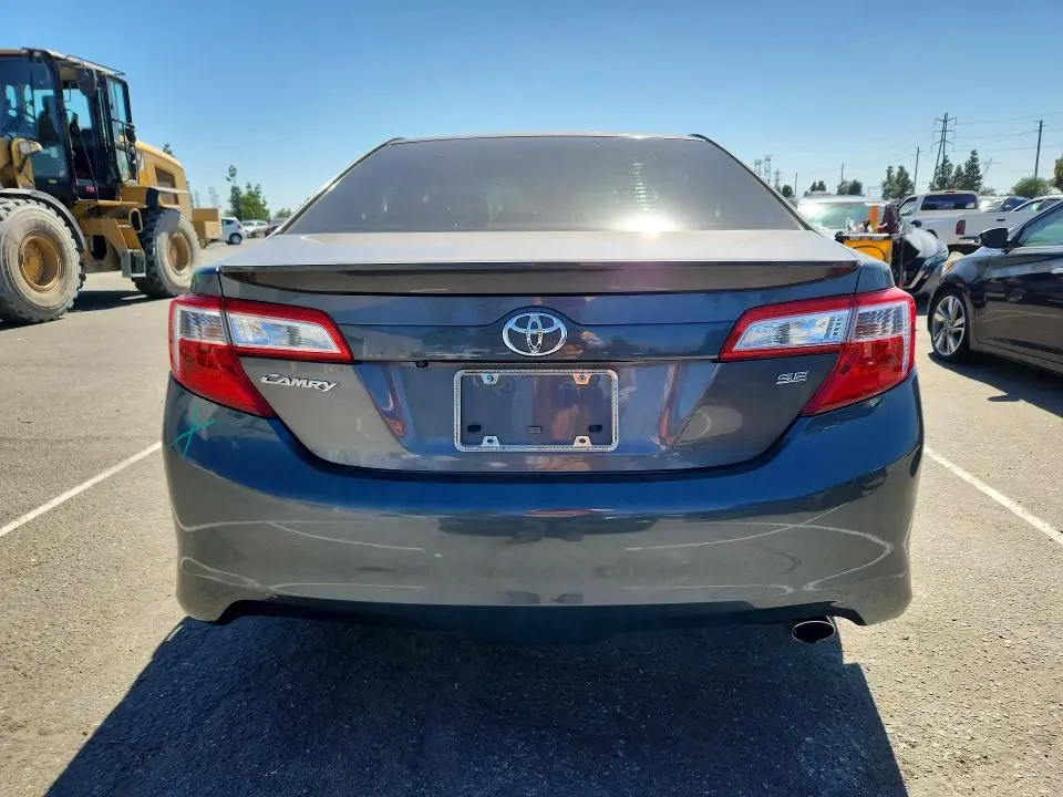 2014 TOYOTA CAMRY SE  