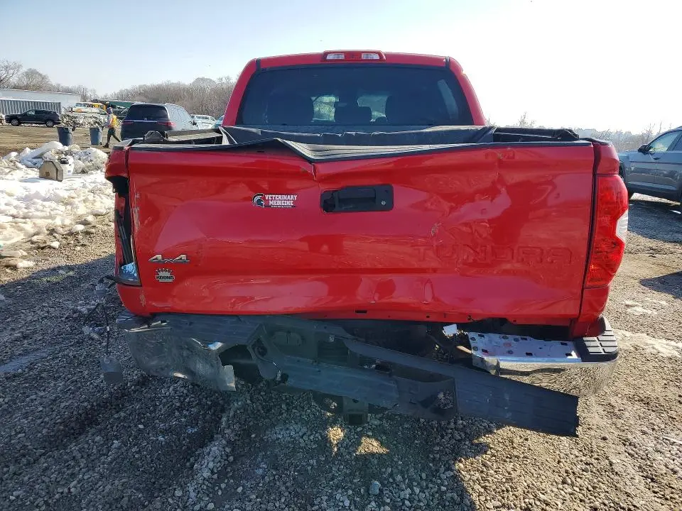 2016 TOYOTA TUNDRA CREWMAX SR5  