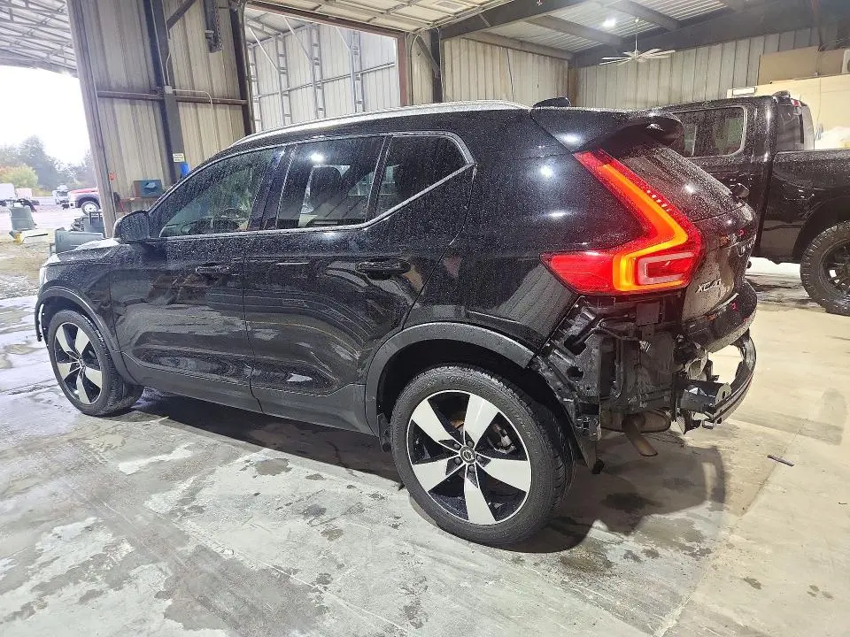 2020 VOLVO XC40 T5 MOMENTUM  