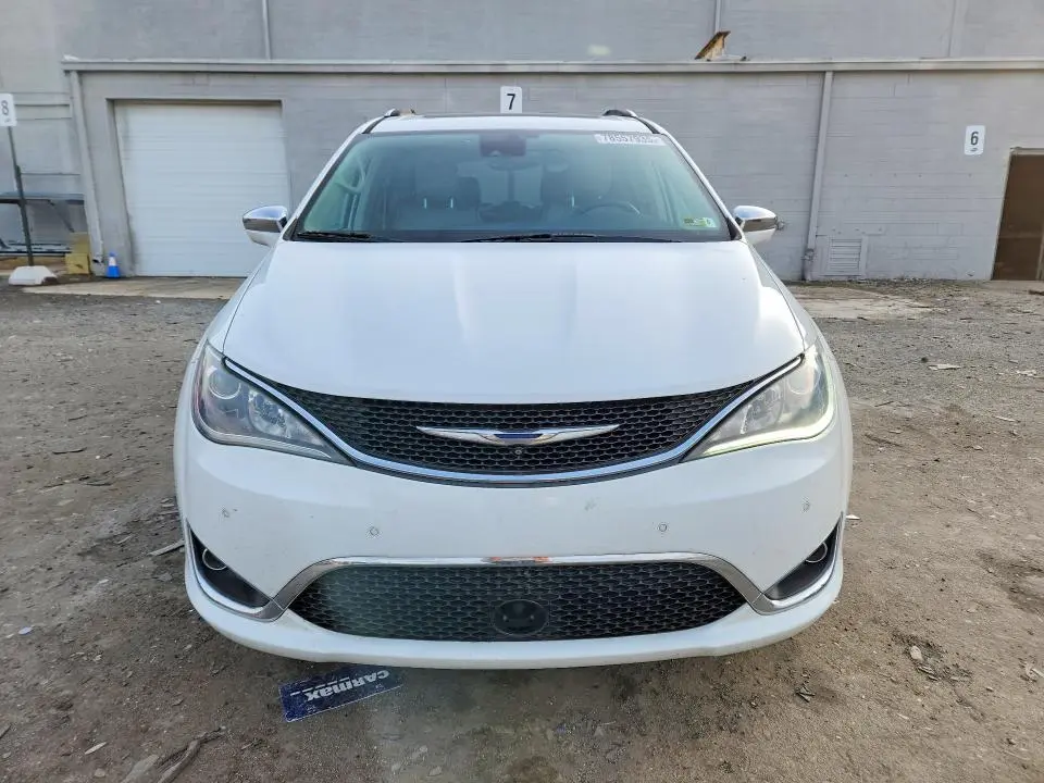 2017 CHRYSLER PACIFICA LIMITED  