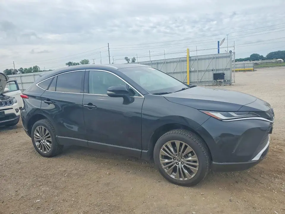 2023 TOYOTA VENZA XLE  