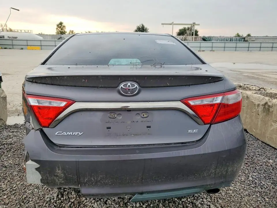 2015 TOYOTA CAMRY SE  