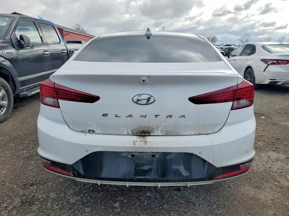 2019 HYUNDAI ELANTRA SE  