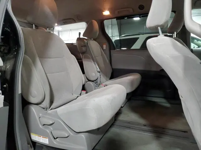 2015 TOYOTA SIENNA LE  