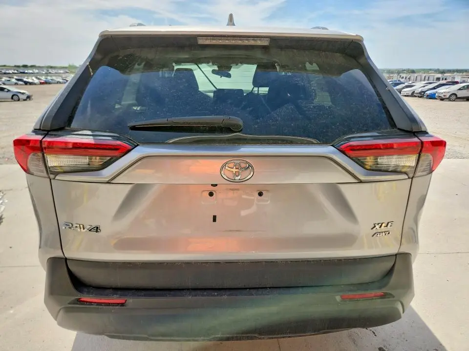 2019 TOYOTA RAV4 XLE  