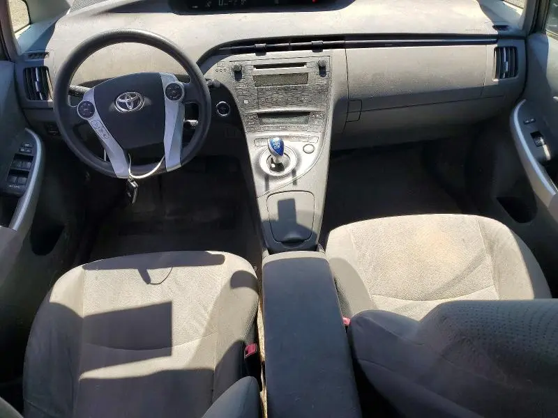 2010 TOYOTA PRIUS III  