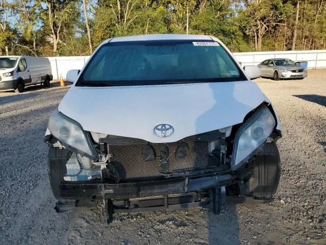 2015 TOYOTA SIENNA LE  