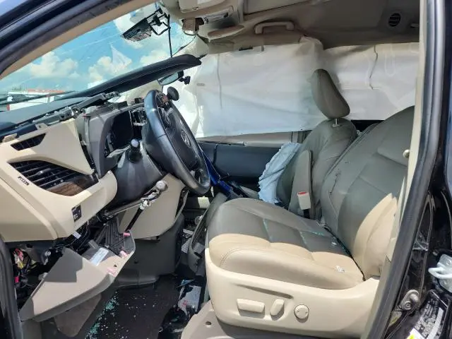 2020 TOYOTA SIENNA XLE  