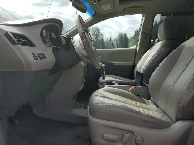 2014 TOYOTA SIENNA XLE  