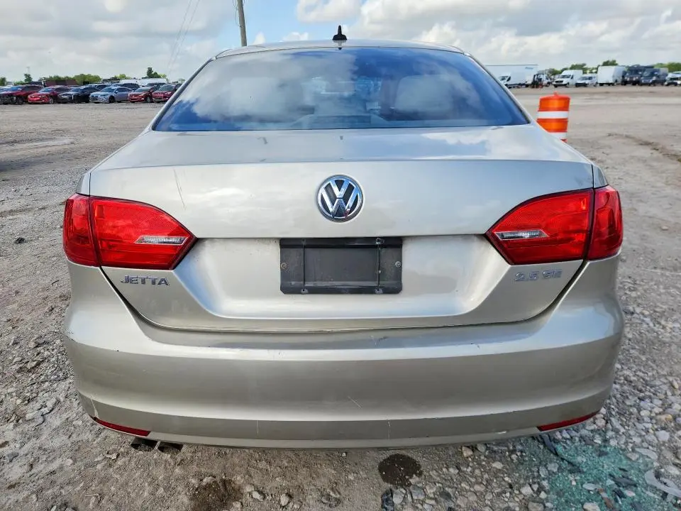 2013 VOLKSWAGEN JETTA SE  