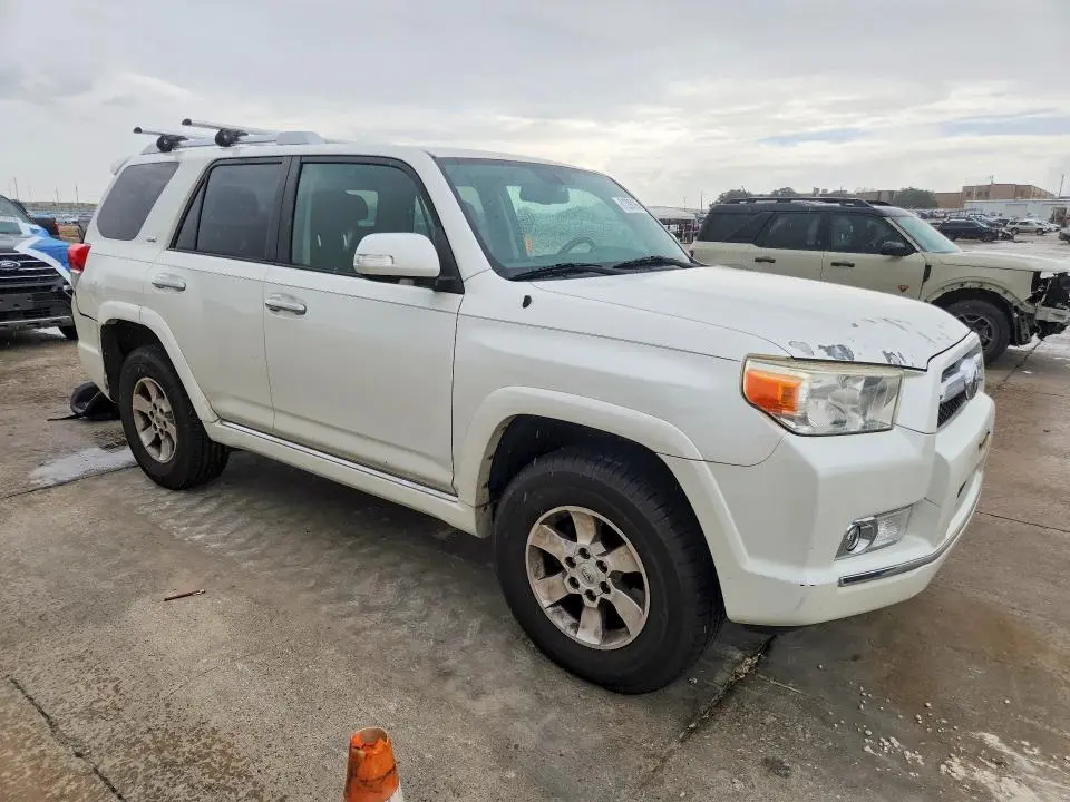 2011 TOYOTA 4RUNNER SR5  