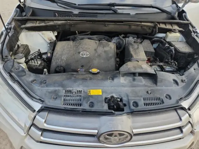 2017 TOYOTA HIGHLANDER LE  