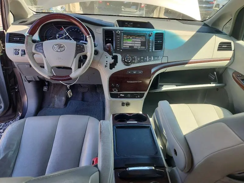 2011 TOYOTA SIENNA LIMITED 7-PASSENGER  