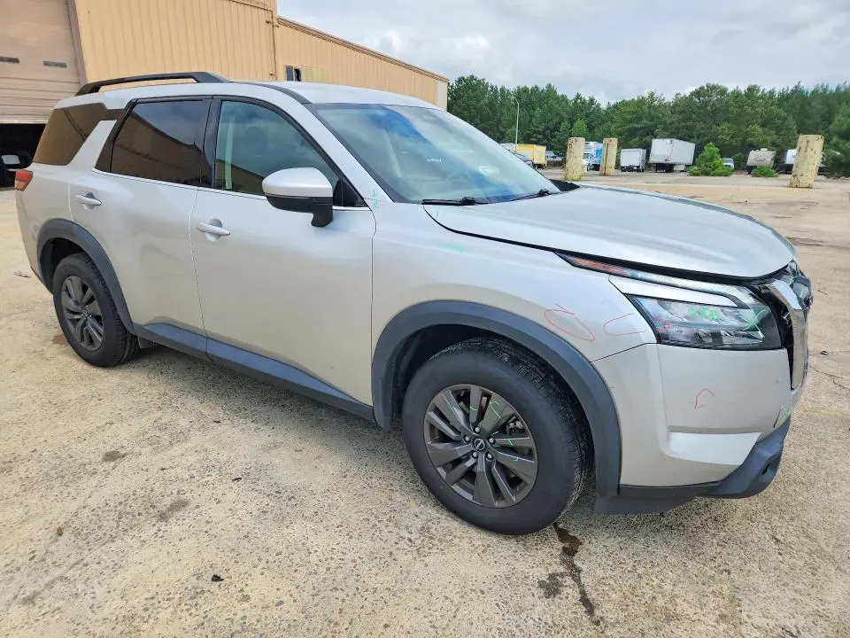 2024 NISSAN PATHFINDER SV  