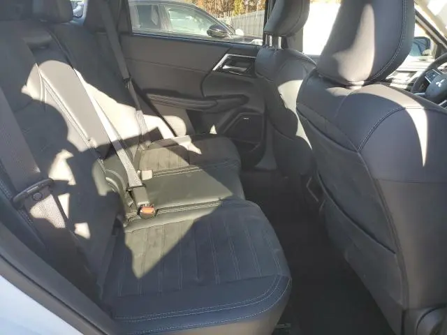 2025 MITSUBISHI OUTLANDER SE  