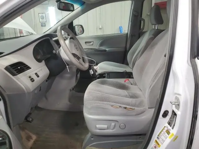 2013 TOYOTA SIENNA LE  