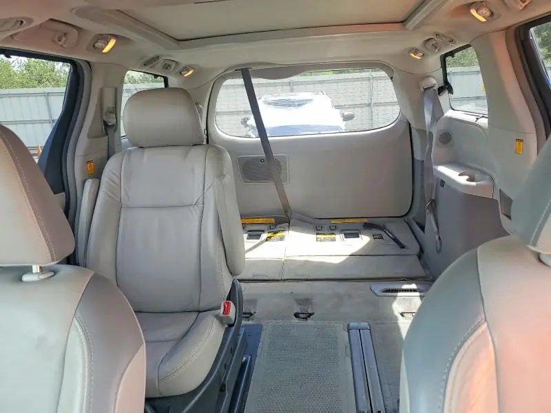 2012 TOYOTA SIENNA LIMITED 7-PASSENGER  