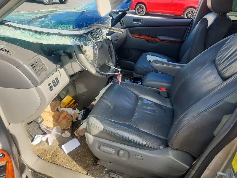 2010 TOYOTA SIENNA XLE  