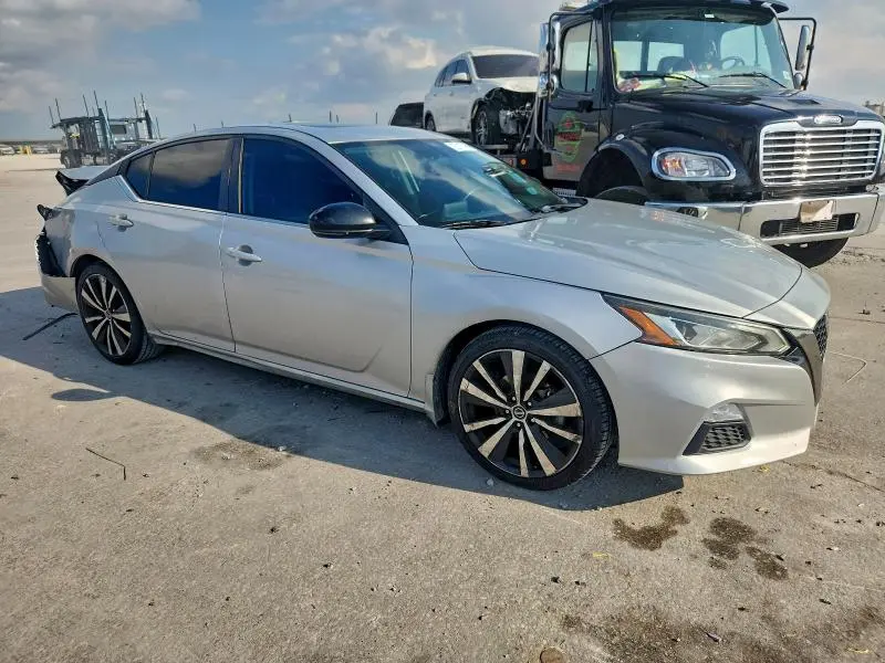 2019 NISSAN ALTIMA SR  