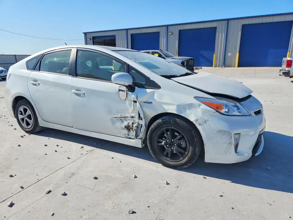 2014 TOYOTA PRIUS THREE  