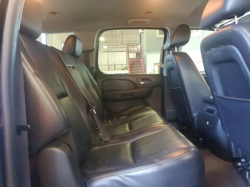 2011 CHEVROLET SUBURBAN K1500 LT  