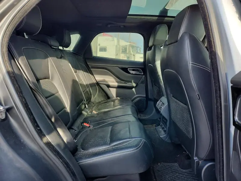 2017 JAGUAR F-PACE R - SPORT  