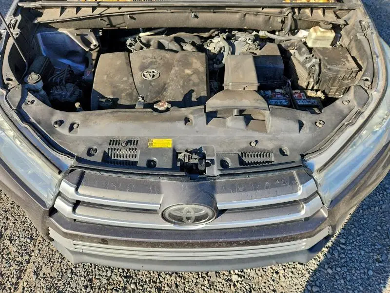 2018 TOYOTA HIGHLANDER LE  