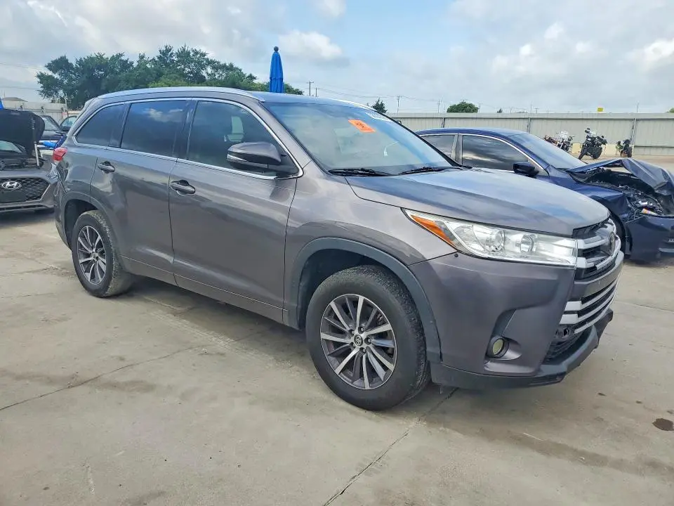2017 TOYOTA HIGHLANDER XLE  