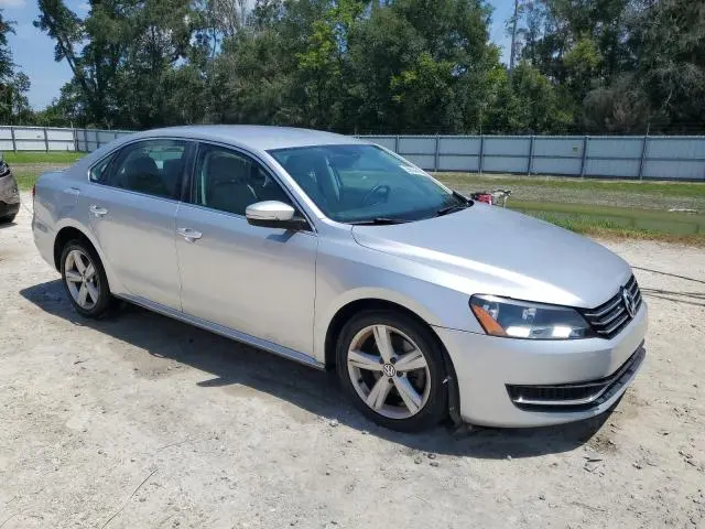 2013 VOLKSWAGEN PASSAT SE  