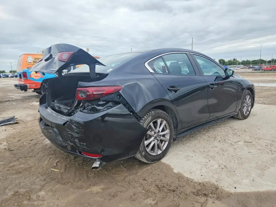 2021 MAZDA 3   