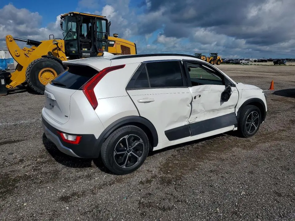 2023 KIA NIRO LX  