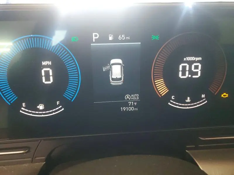 2025 HYUNDAI KONA SE  