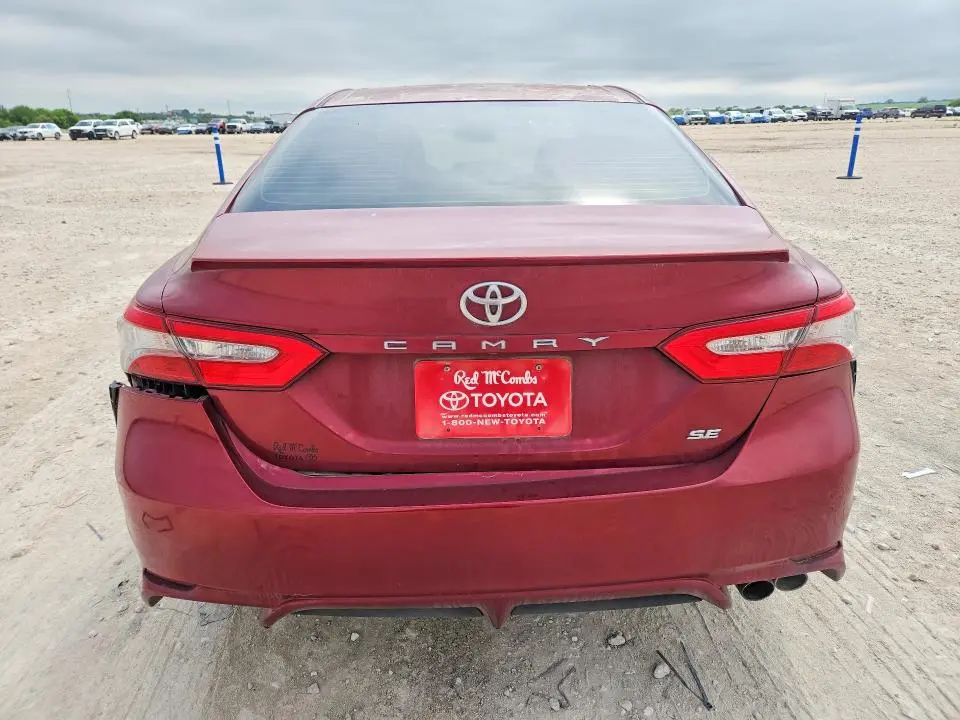 2018 TOYOTA CAMRY SE  
