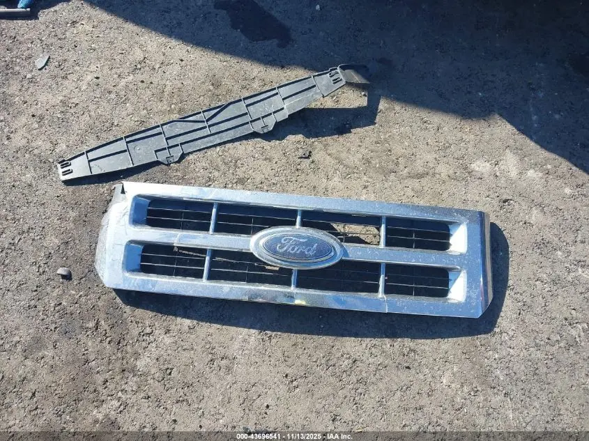 2010 FORD ESCAPE LIMITED