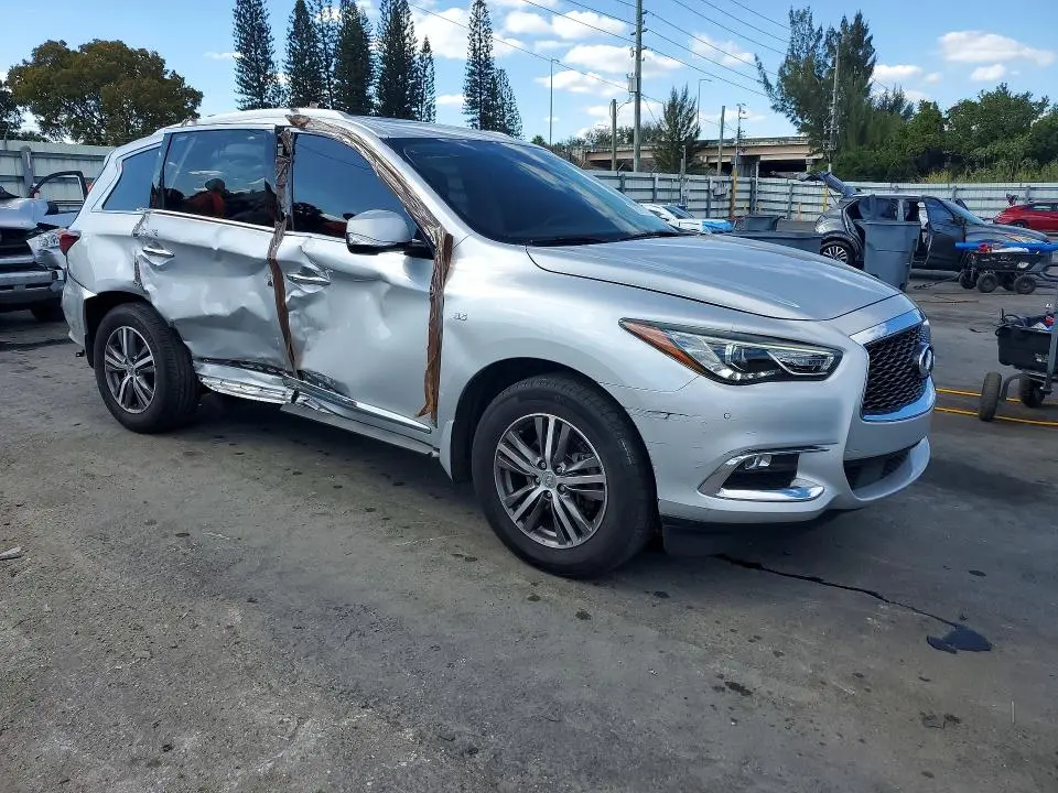 2020 INFINITI QX60 LUXE  