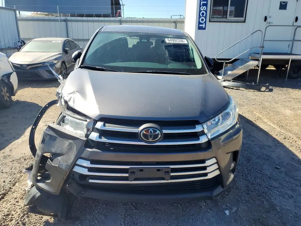 2017 TOYOTA HIGHLANDER LE  