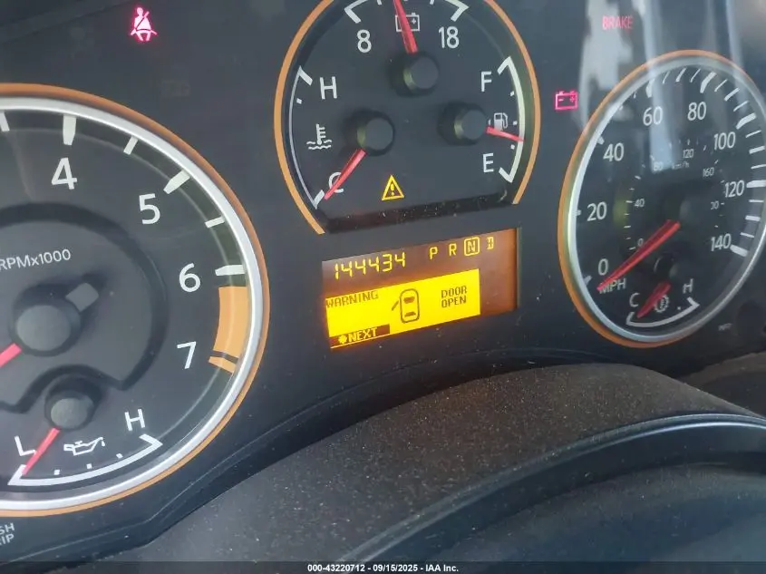 2012 NISSAN TITAN SV