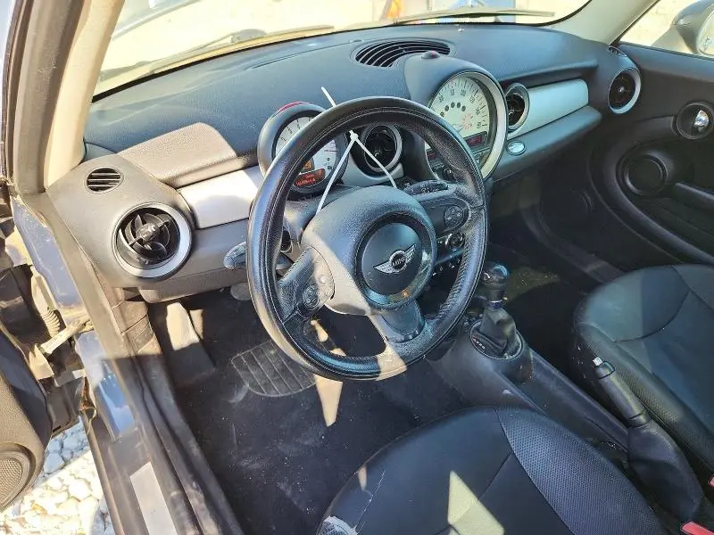 2011 MINI COOPER   