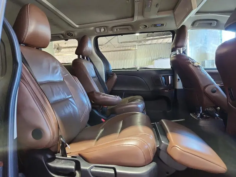 2015 TOYOTA SIENNA LIMITED PREMIUM 7-PASSENGER  
