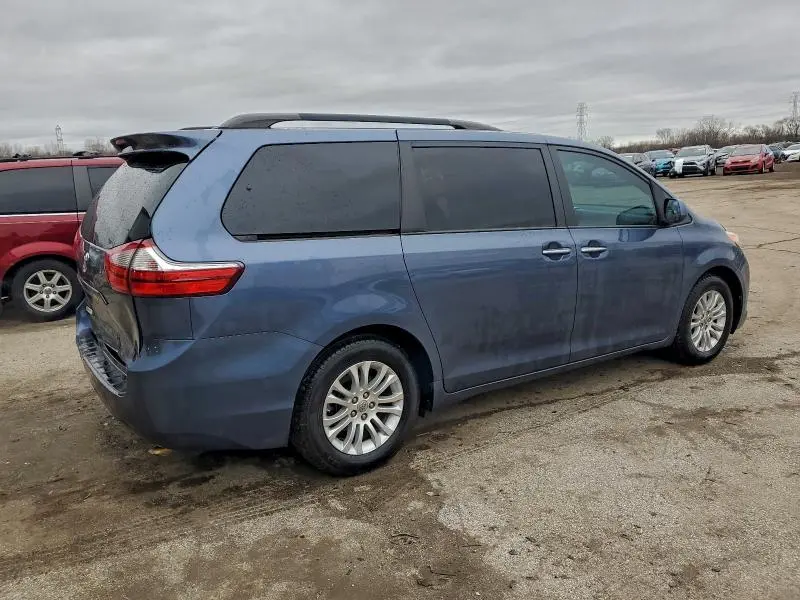 2016 TOYOTA SIENNA XLE  