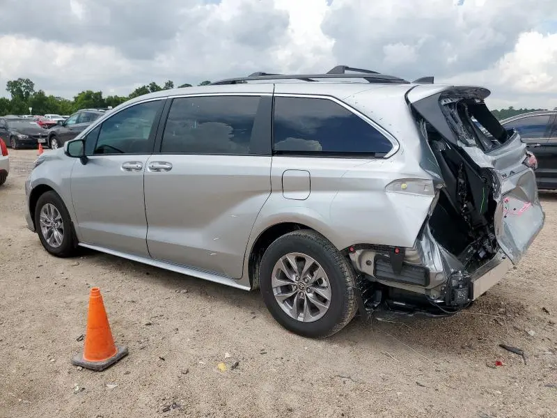 2025 TOYOTA SIENNA LE  