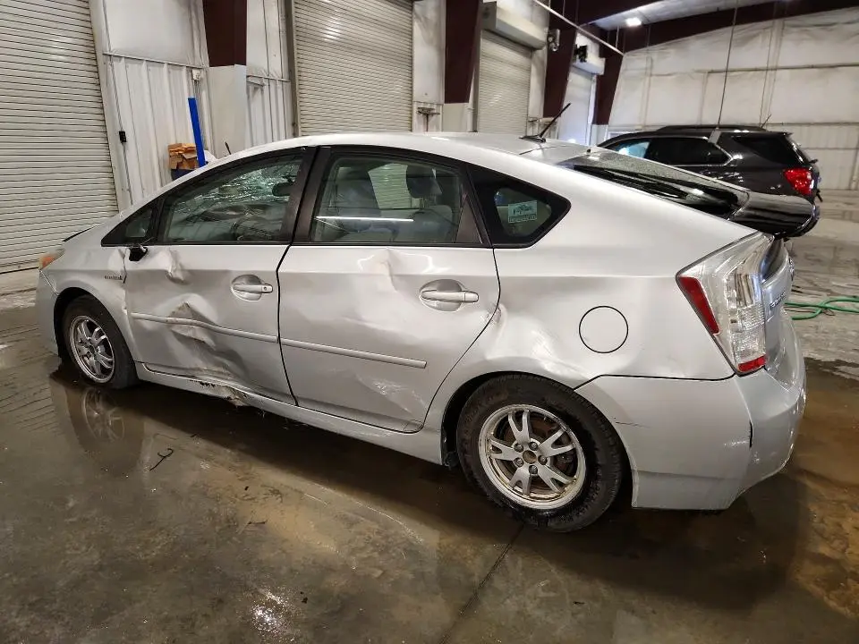 2011 TOYOTA PRIUS THREE  