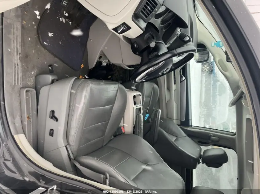 2011 VOLKSWAGEN ROUTAN SEL