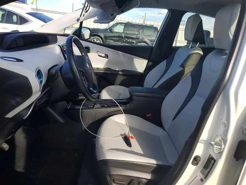 2019 TOYOTA PRIUS XLE  