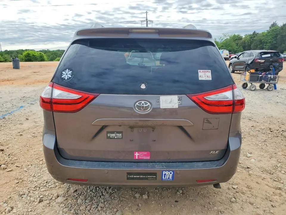 2016 TOYOTA SIENNA XLE PREMIUM 8-PASSENGER  